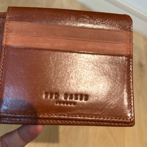 Ted Baker London tan leather bifold wallet. - Picture 6 of 8